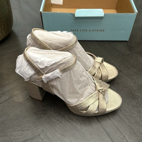 LIFESTRIDE Lucky Womens Knot-Front Slingback Sandals - Picture 5 of 7